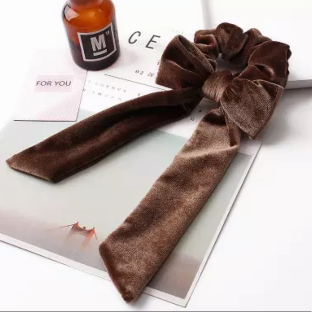 🎉 New Brown Velvet Scrunchie Hair Bow Accessory